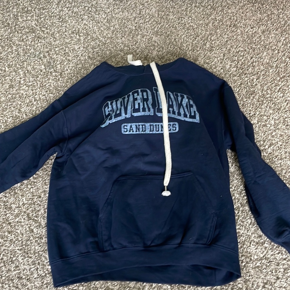 Blue full length sweatshirt that goes with anything! Doesn’t fit me sadly!